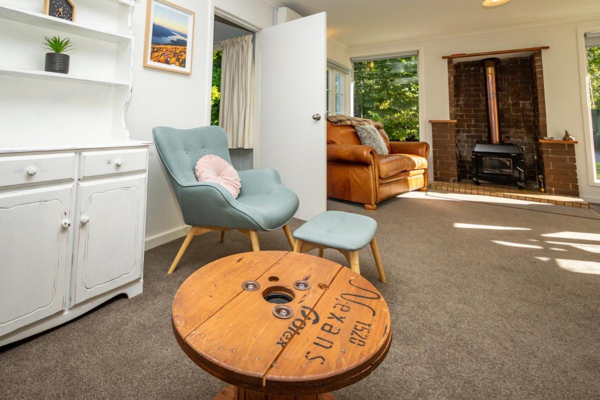 Hop, Skip and Jump to the Lake - Te Anau House - Housity