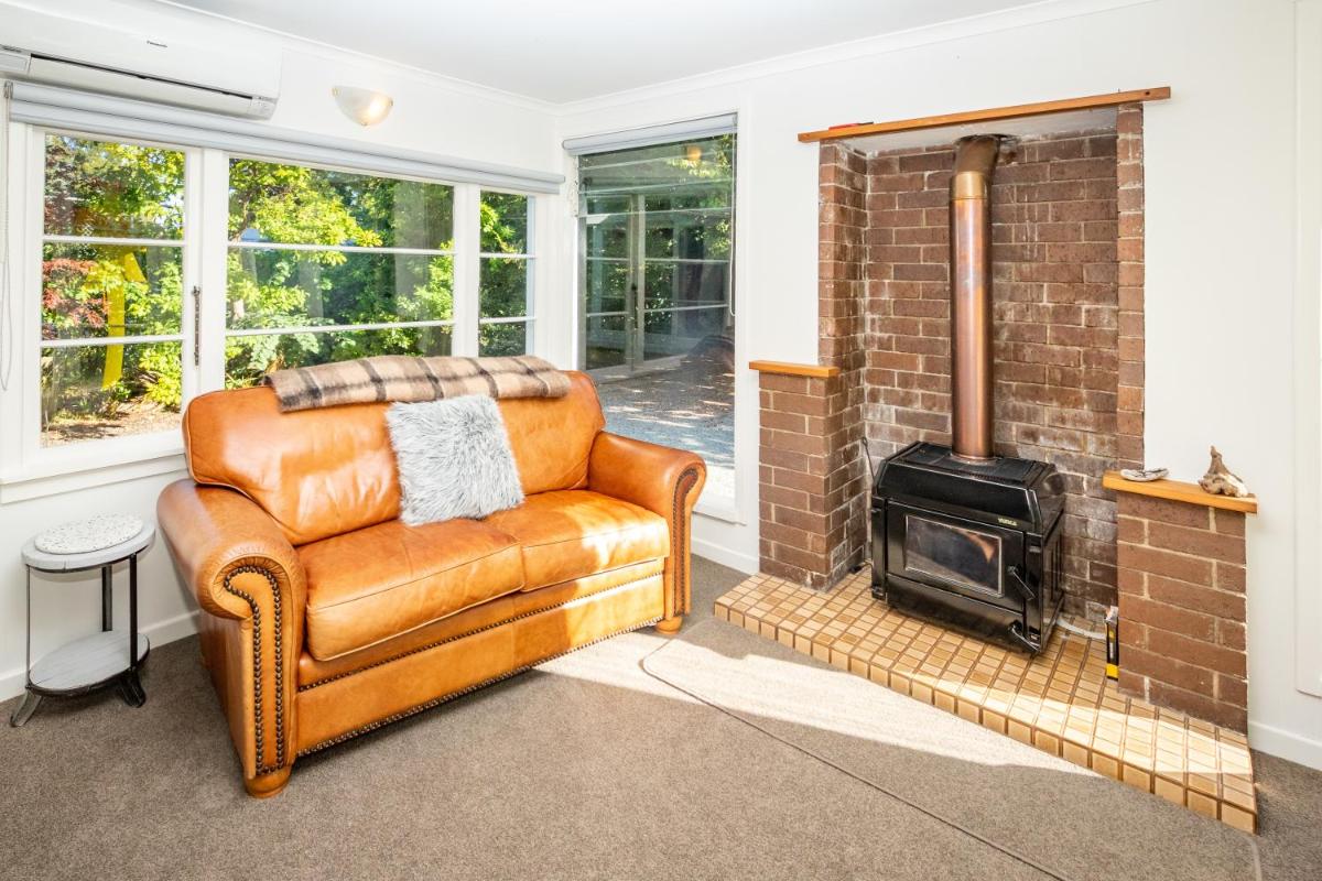 Hop, Skip and Jump to the Lake - Te Anau House - Housity