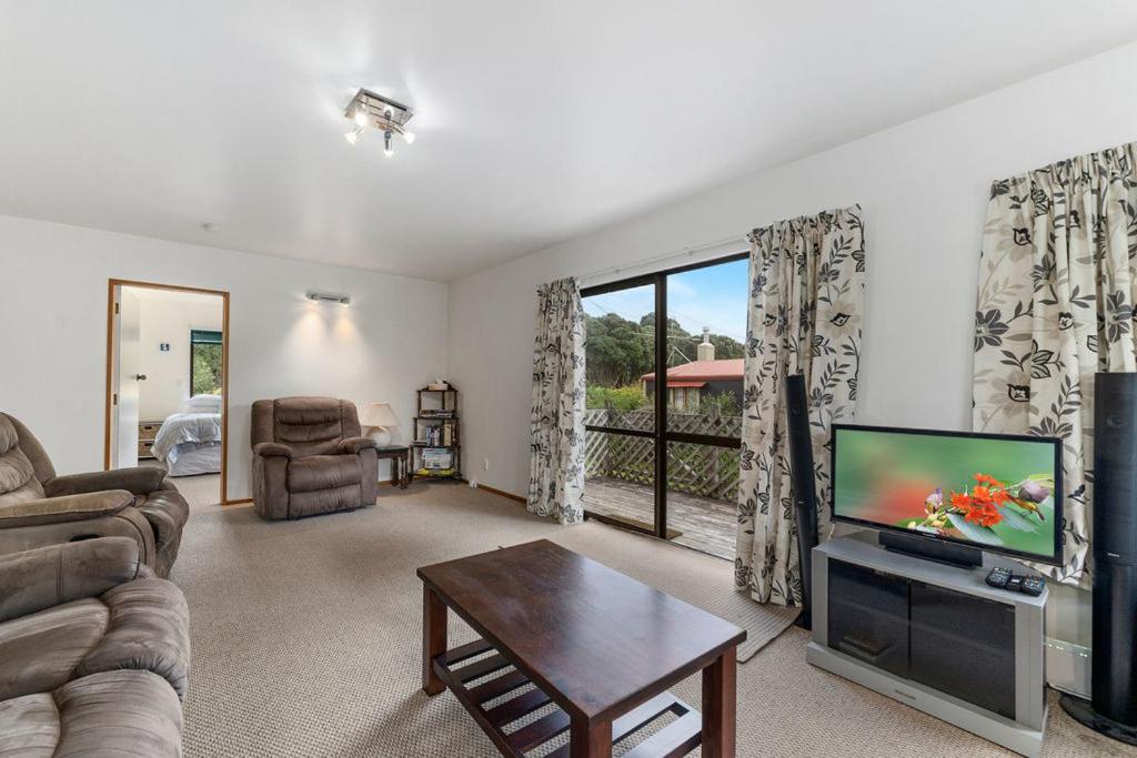 Heperi Haven - Waikanae Beach Holiday Home - Housity