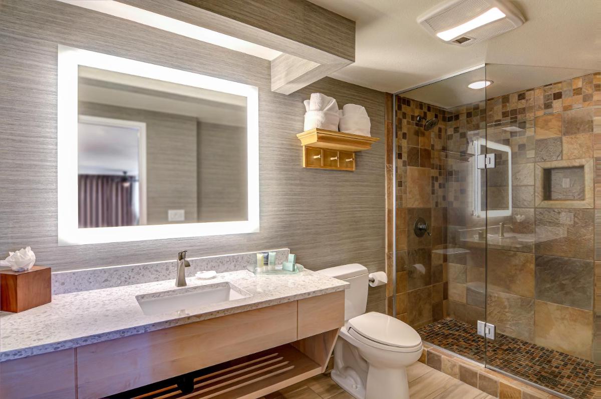 Hallmark Resort in Cannon Beach - Housity