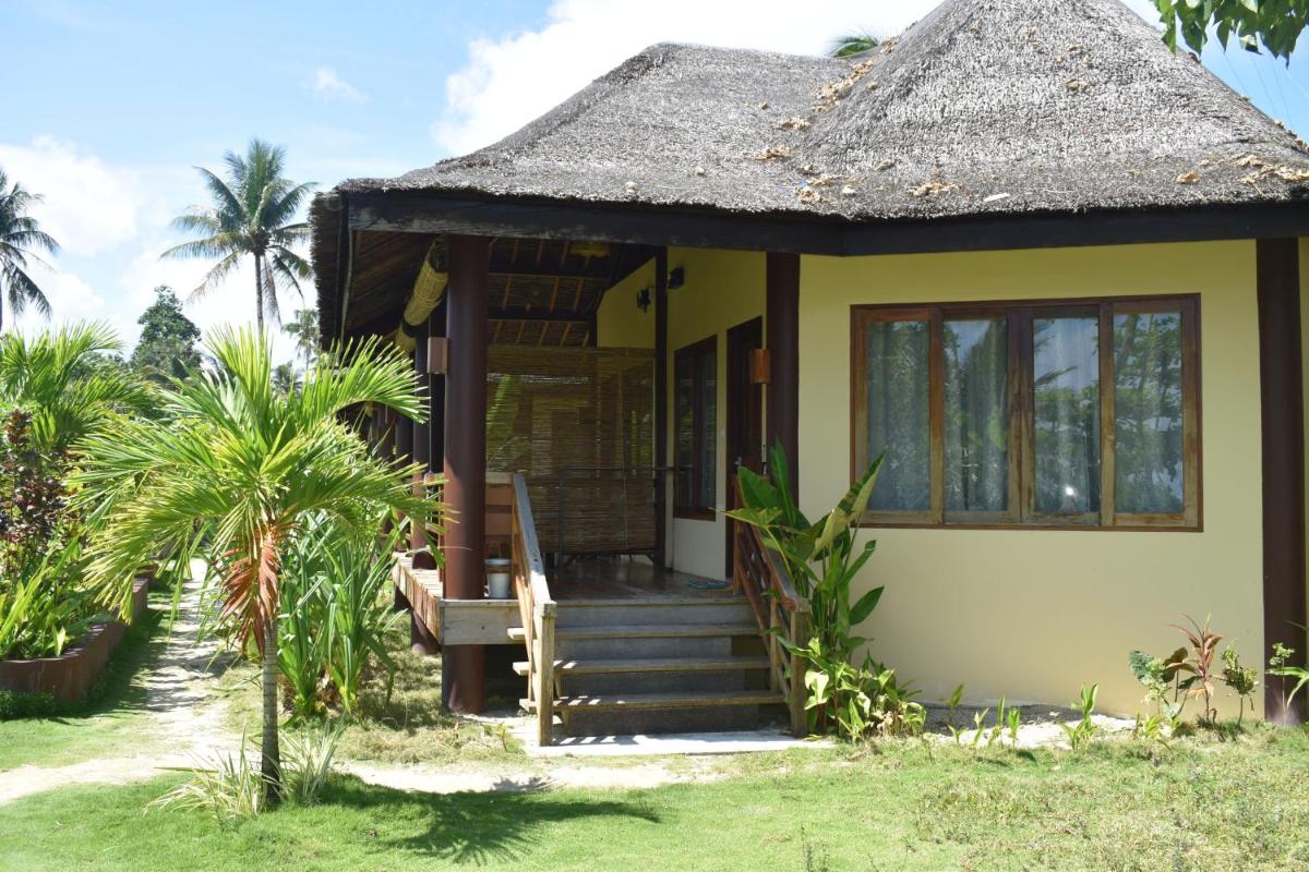 Jonas and Twins Resort - Housity