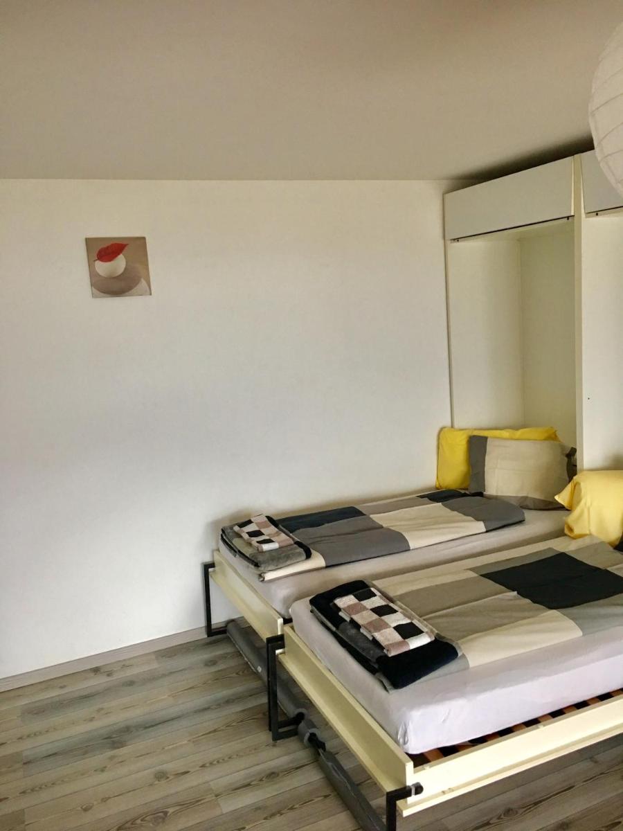 Central Studio with Lake View | 102 - Housity