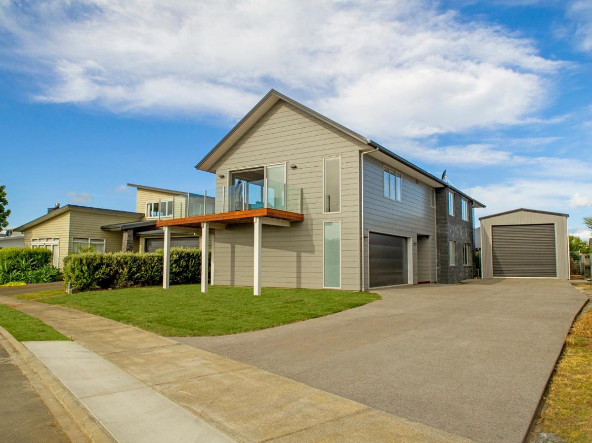 Tattletails Rest - Whitianga Holiday House - Housity