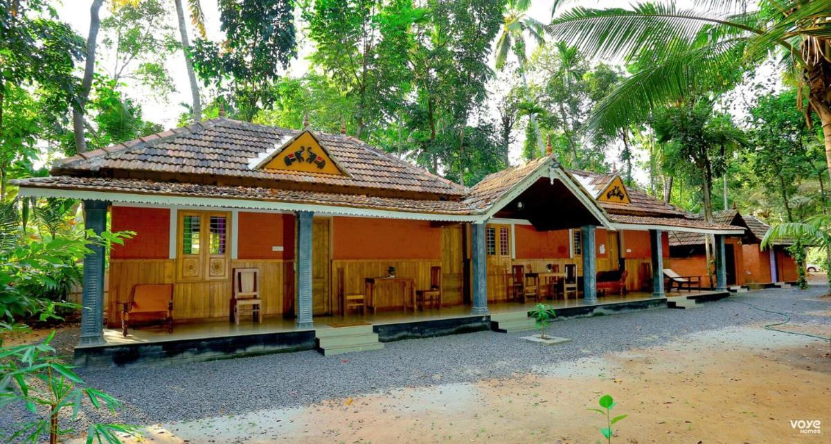 Mundro Green Land Heritage Villa by VOYE HOMES - Housity