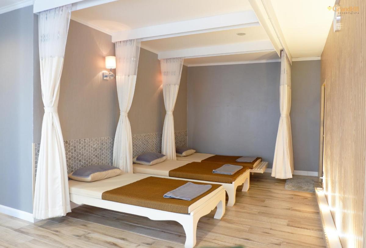 Grand Hill Resort and Spa - Housity
