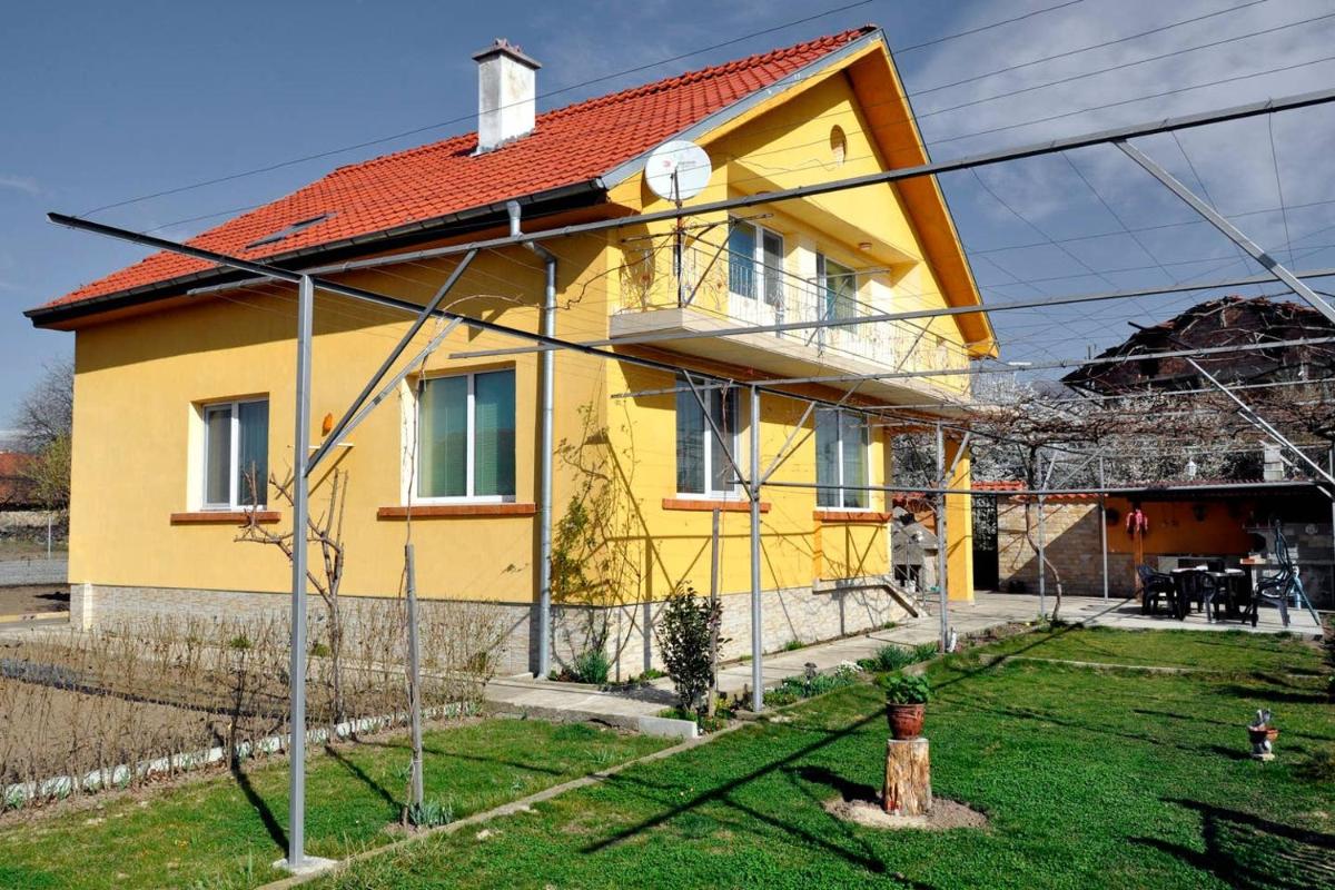 Вила в с. Габарево, Долината на Розите. - Housity