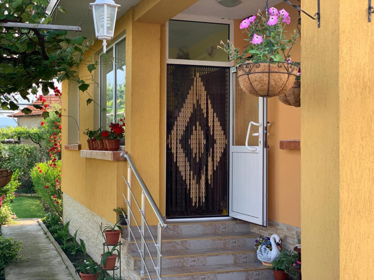 Вила в с. Габарево, Долината на Розите. - Housity
