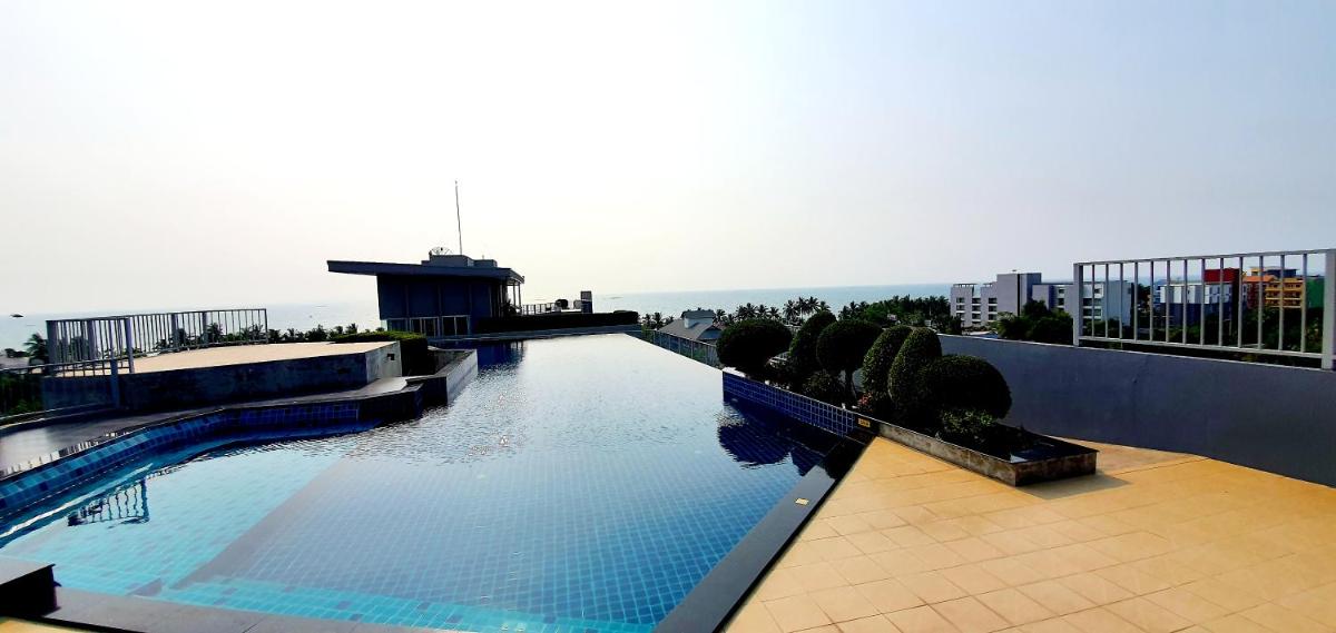 Cozy near beach 200m with toproof pool at Patio Bangsaen - Housity