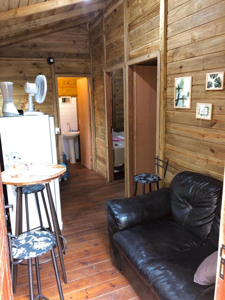 Lindo chalé minimalista de madeira com 2 quartos - Housity