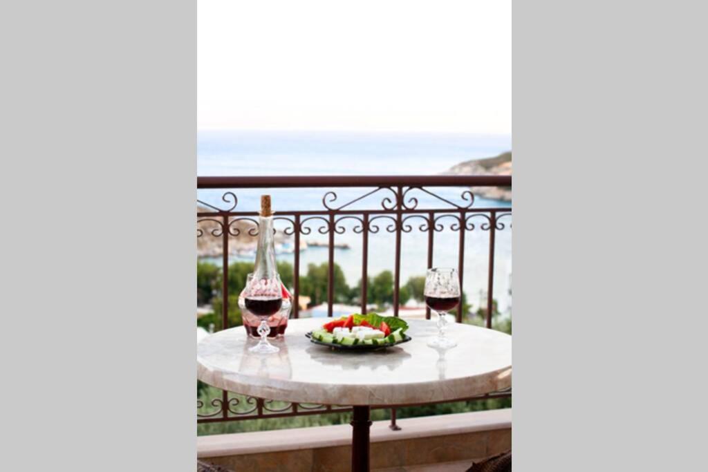 NIKIS SEASIDE HOUSE - Housity