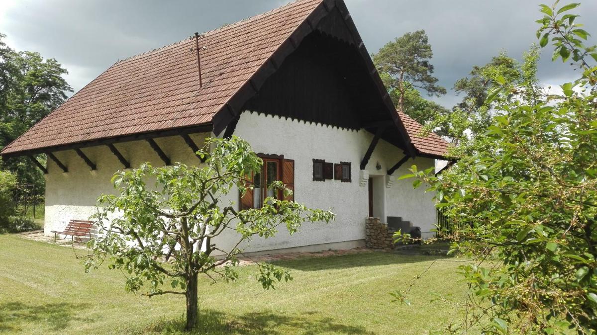 Lednice Chalupa u prostředního rybníka - Housity