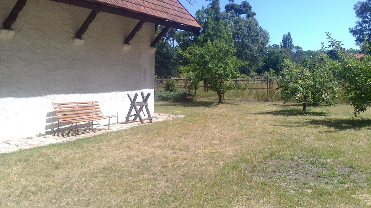 Lednice Chalupa u prostředního rybníka - Housity