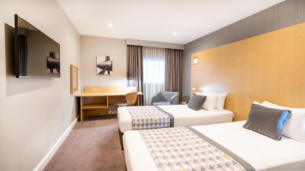 Holiday Inn London Luton Airport, an IHG Hotel - Housity