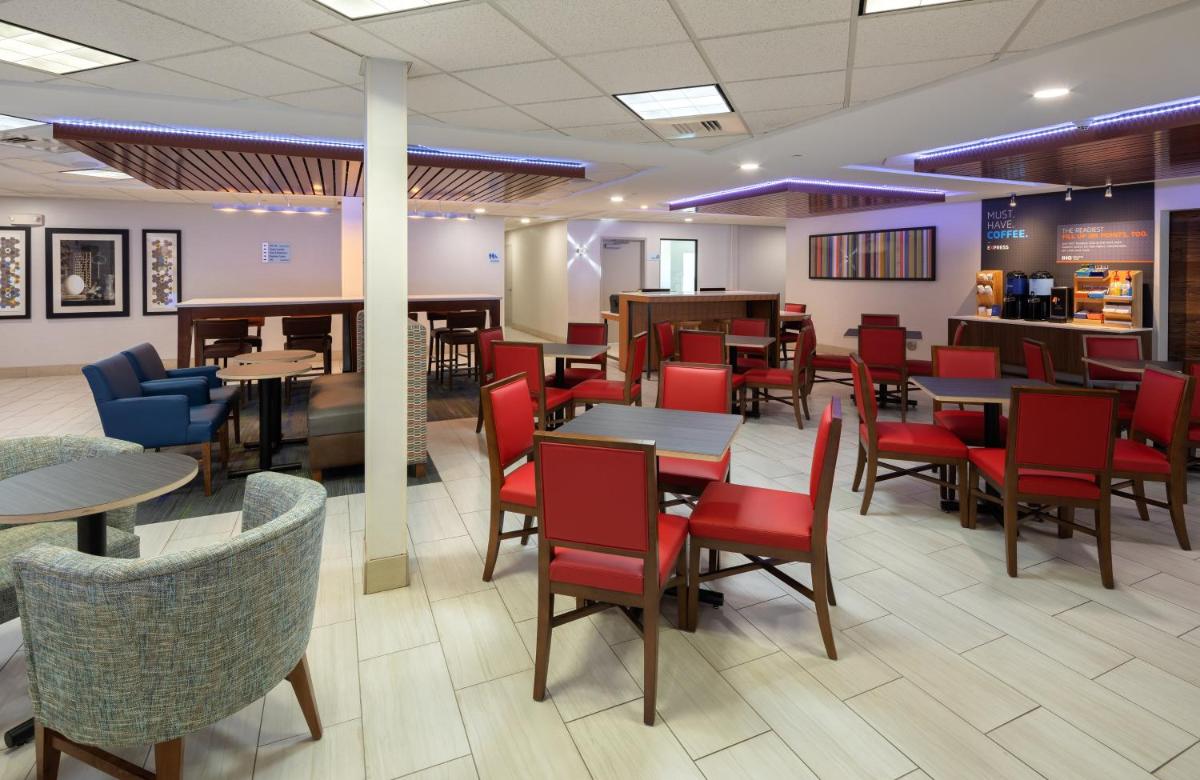 Holiday Inn Express & Suites Bradley Airport by IHG - Housity