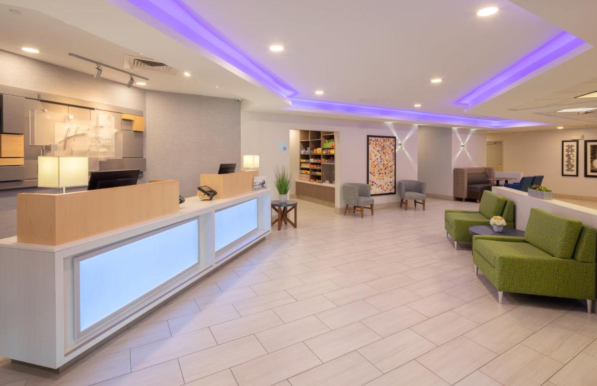 Holiday Inn Express & Suites Bradley Airport by IHG - Housity