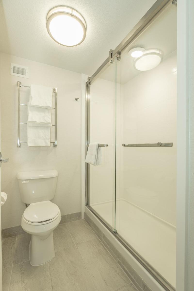 Holiday Inn Hotel and Suites Peachtree City, an IHG Hotel - Housity