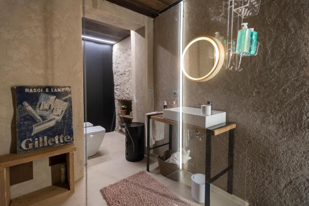 ROSTAGNI 1834 apt in villa with pool in the Barolo region - Housity