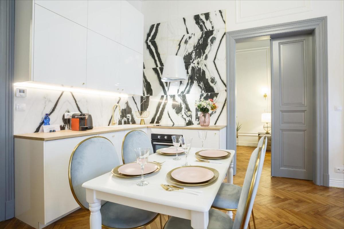 Palace Apartment by Main Station - Premier - Housity