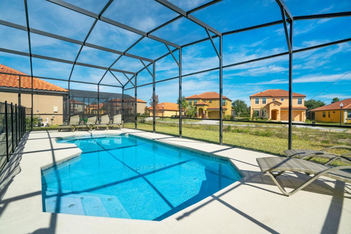 Large family friendly Vacation Home, Private Pool, Golf course location, Nr Orlando Disney Parks Florida - Housity