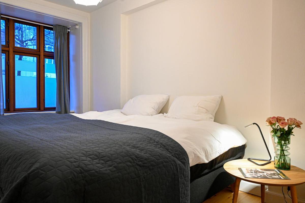 Sanders Park - One-Bedroom Apartment Close to the Metro Station - Housity