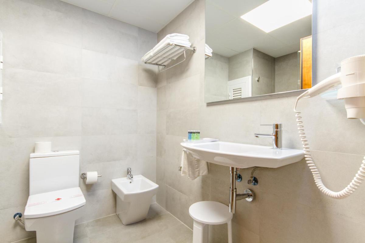 Hotel Castilla Alicante - Housity