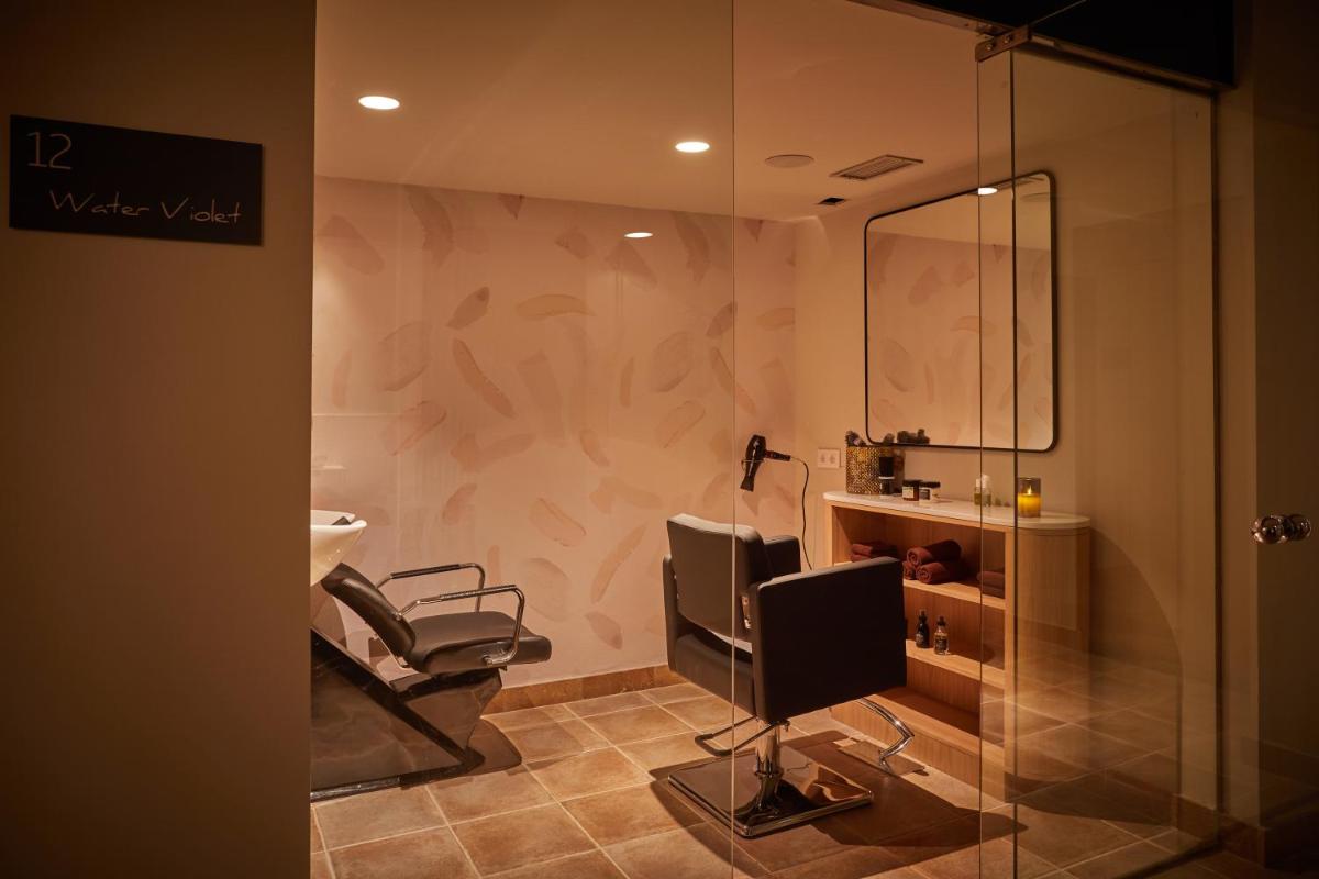 Un baño de Secrets Lanzarote Resort & Spa - Adults Only (+18)