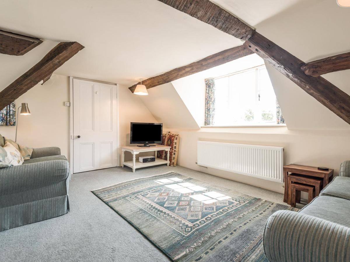 The Old Schoolhouse and Cottage - Housity
