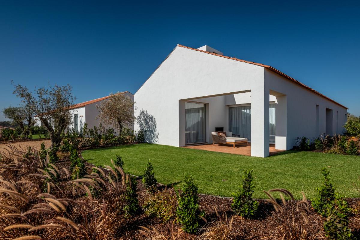 Um jardim no exterior de Herdade da Malhadinha Nova - Relais & Châteaux