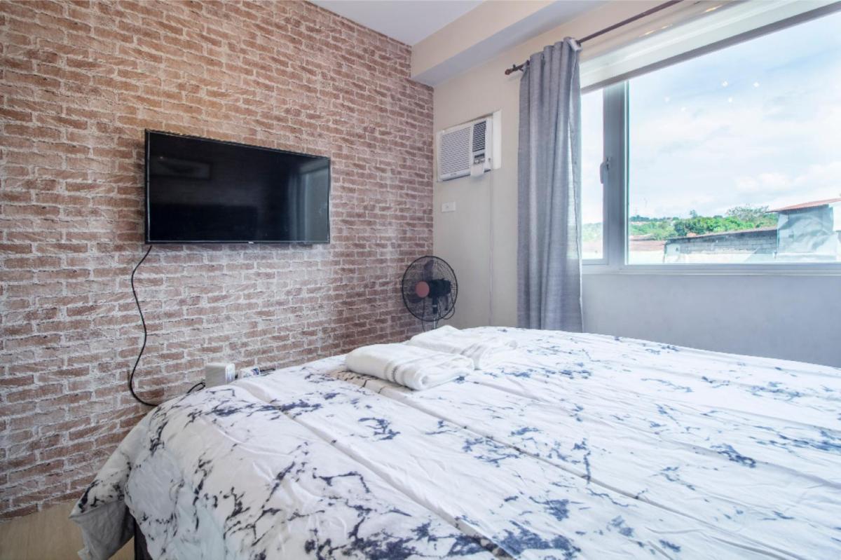 1BR Interiored Condo with WiFi, Netflix, Hot Shower - The Hive Residences - Housity