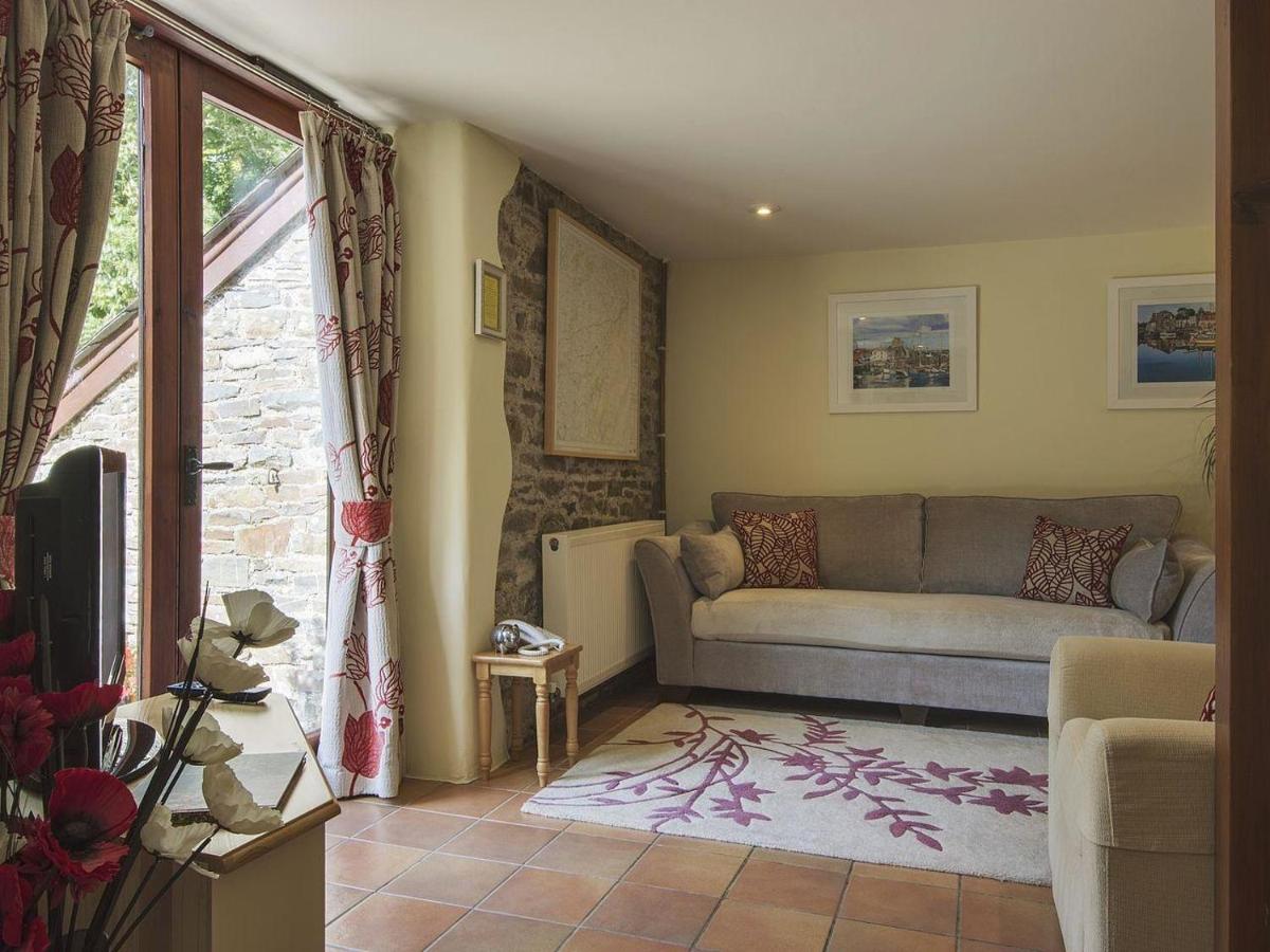 Honey House - Housity