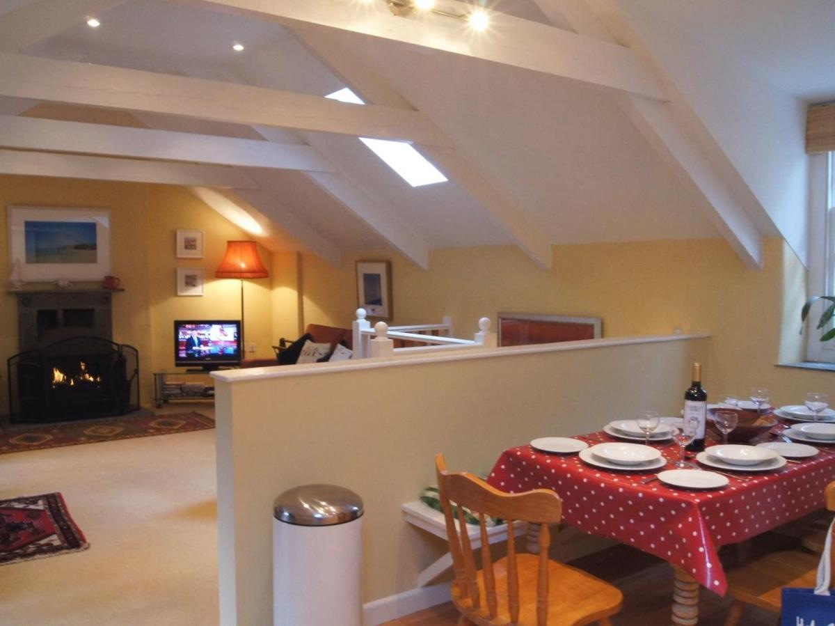 Grooms Cottage - Housity