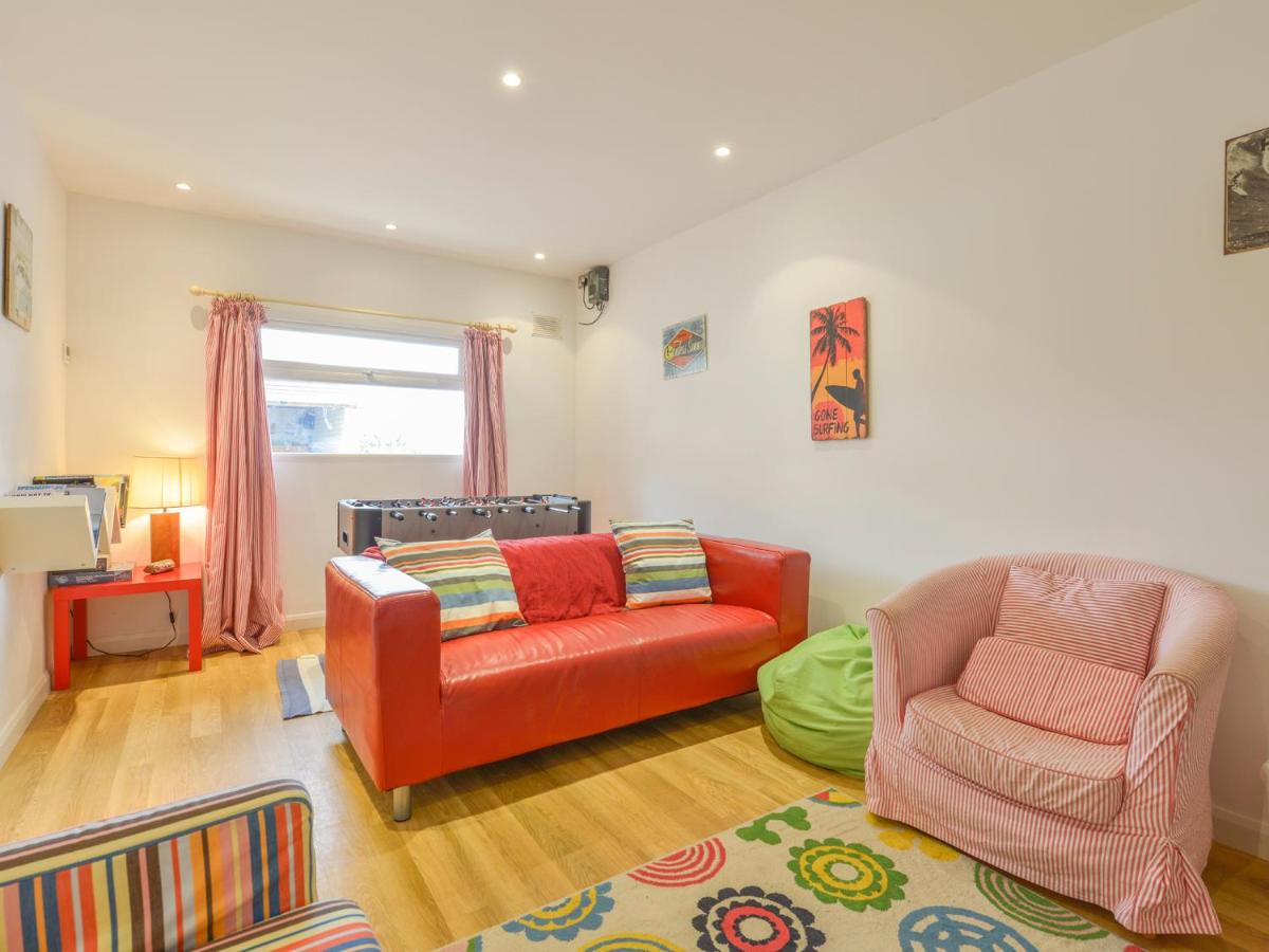 Upper Deck - Housity