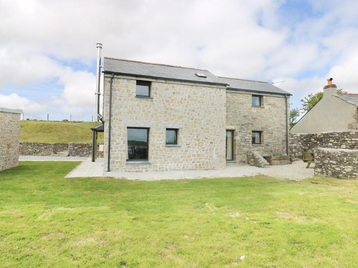 Dozmary Pool Barn - Housity