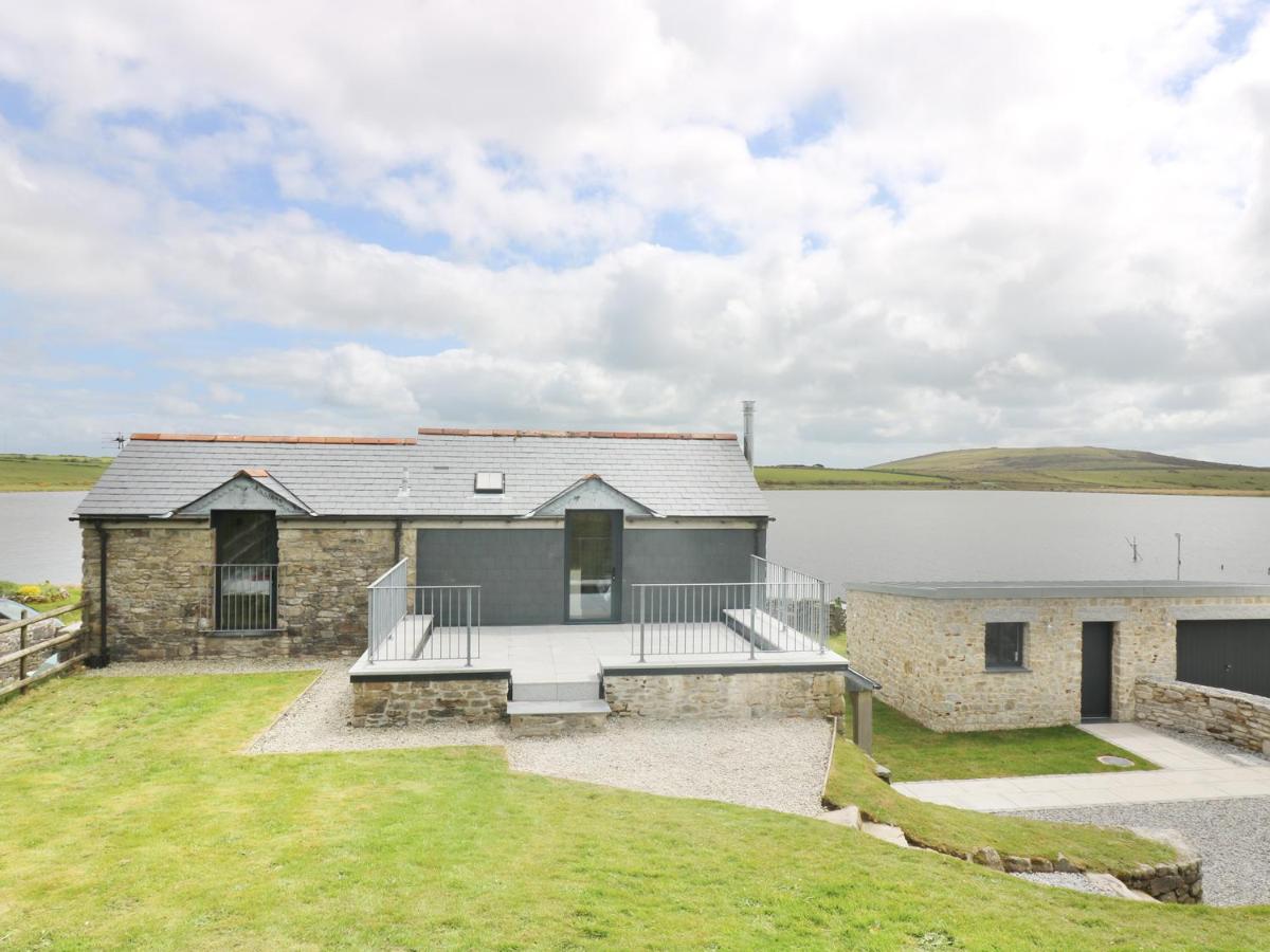 Dozmary Pool Barn - Housity