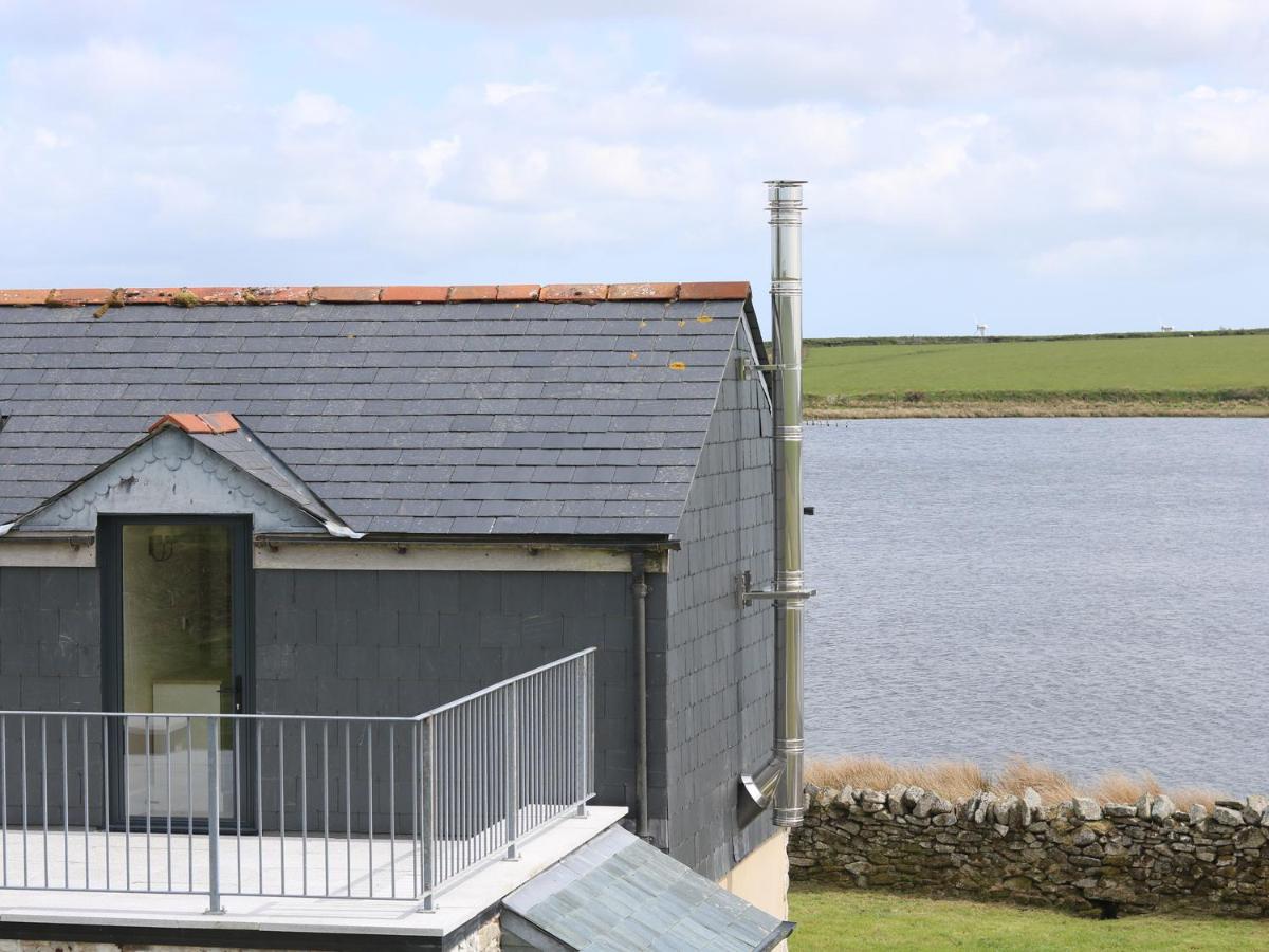 Dozmary Pool Barn - Housity