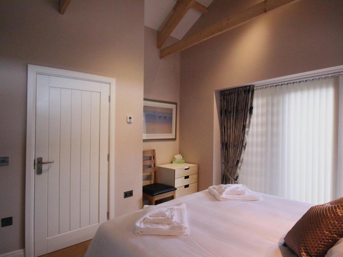 Mugwell Barn - Housity