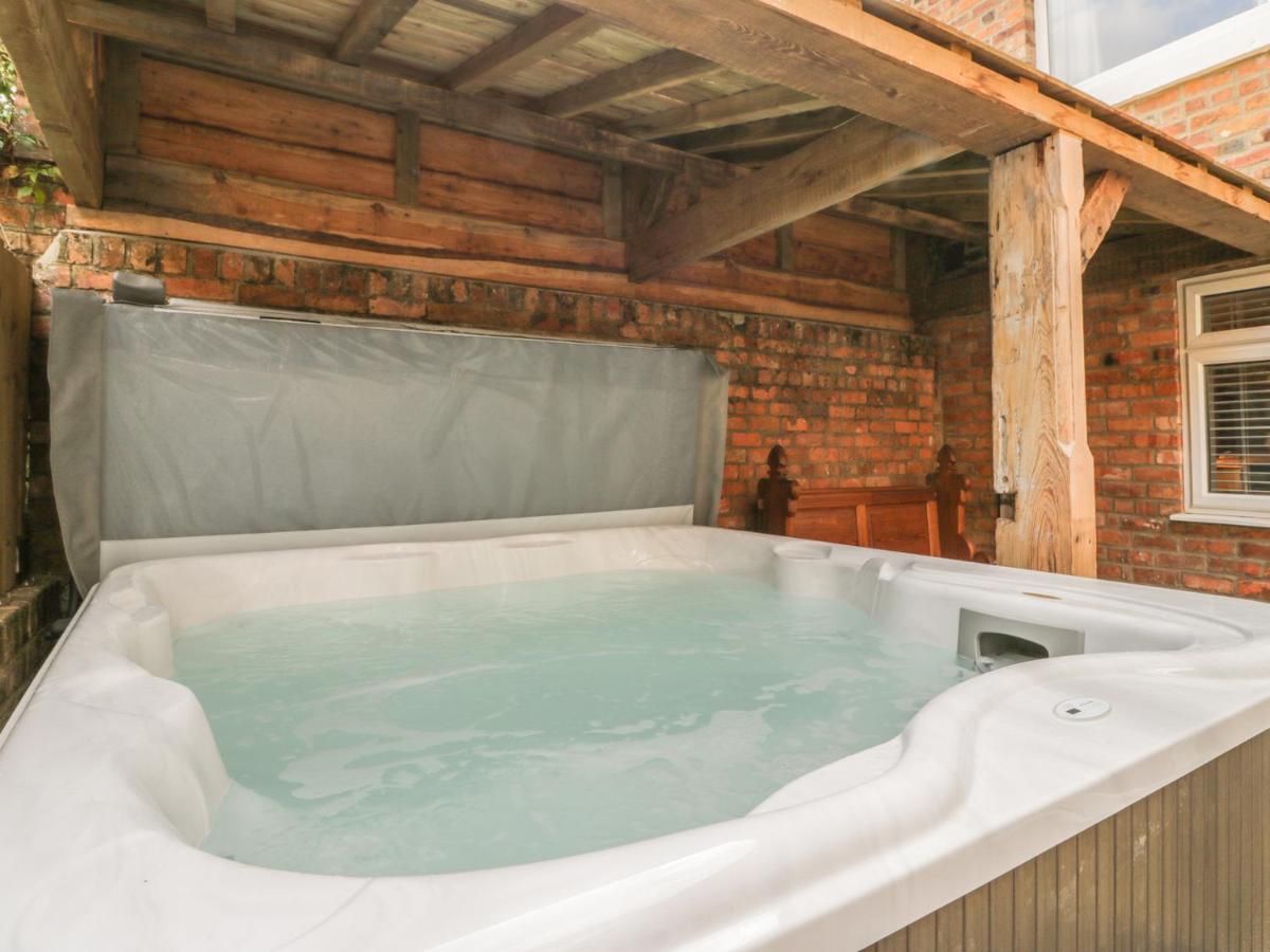 11 Highfield - Housity