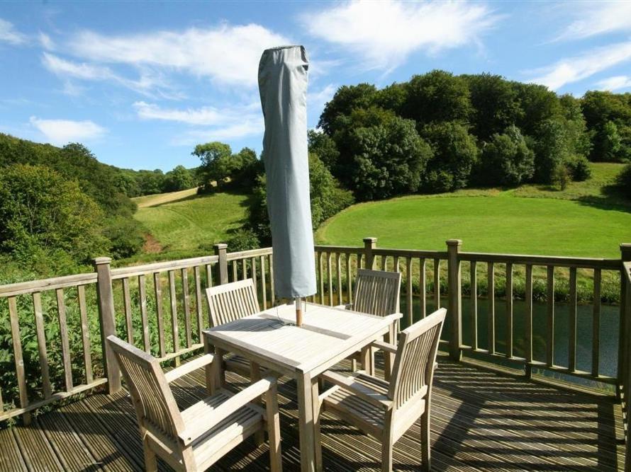 Lakeside Cottage - Housity