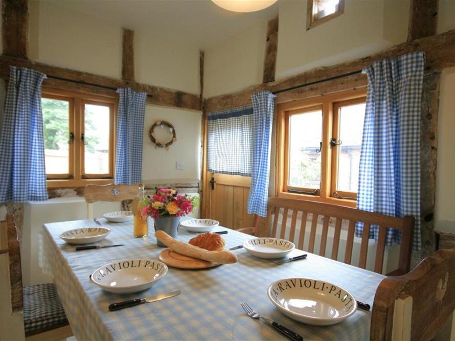 Whites Farm Barn - Housity