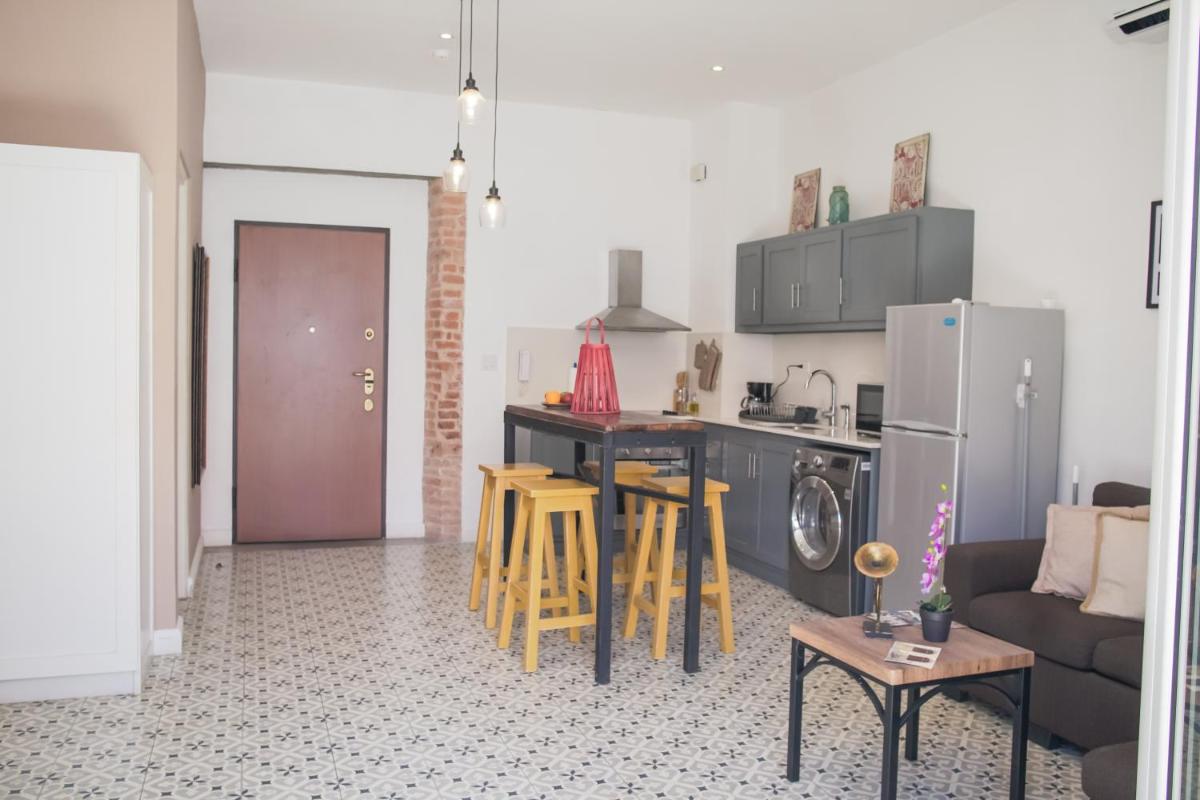 Central Apartment in Casco Viejo - View on Main Plaza - Housity