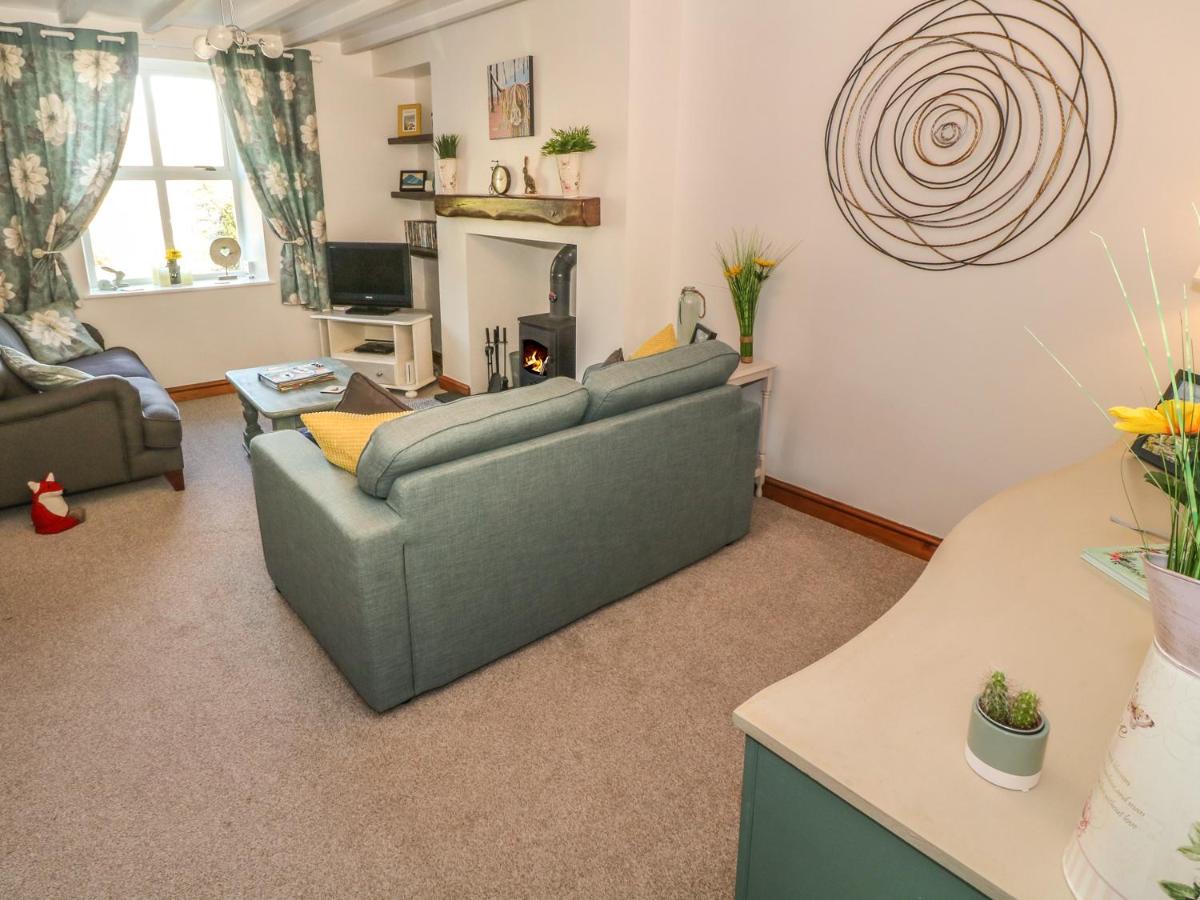 2 Bryn Eglwys - Housity