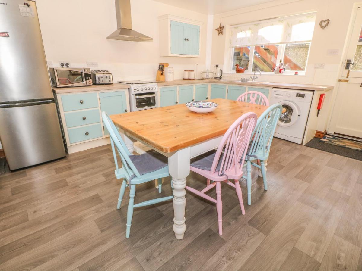 2 Bryn Eglwys - Housity