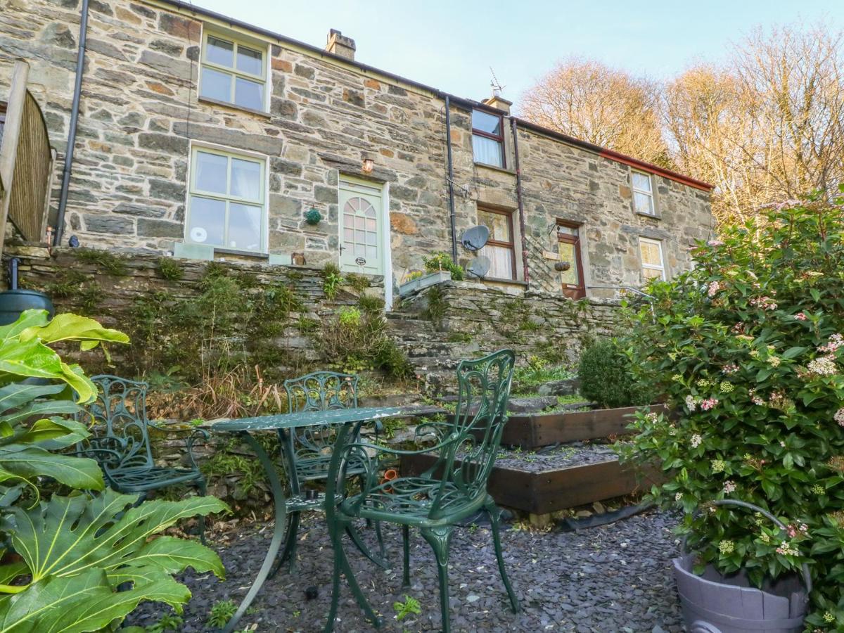 2 Bryn Eglwys - Housity