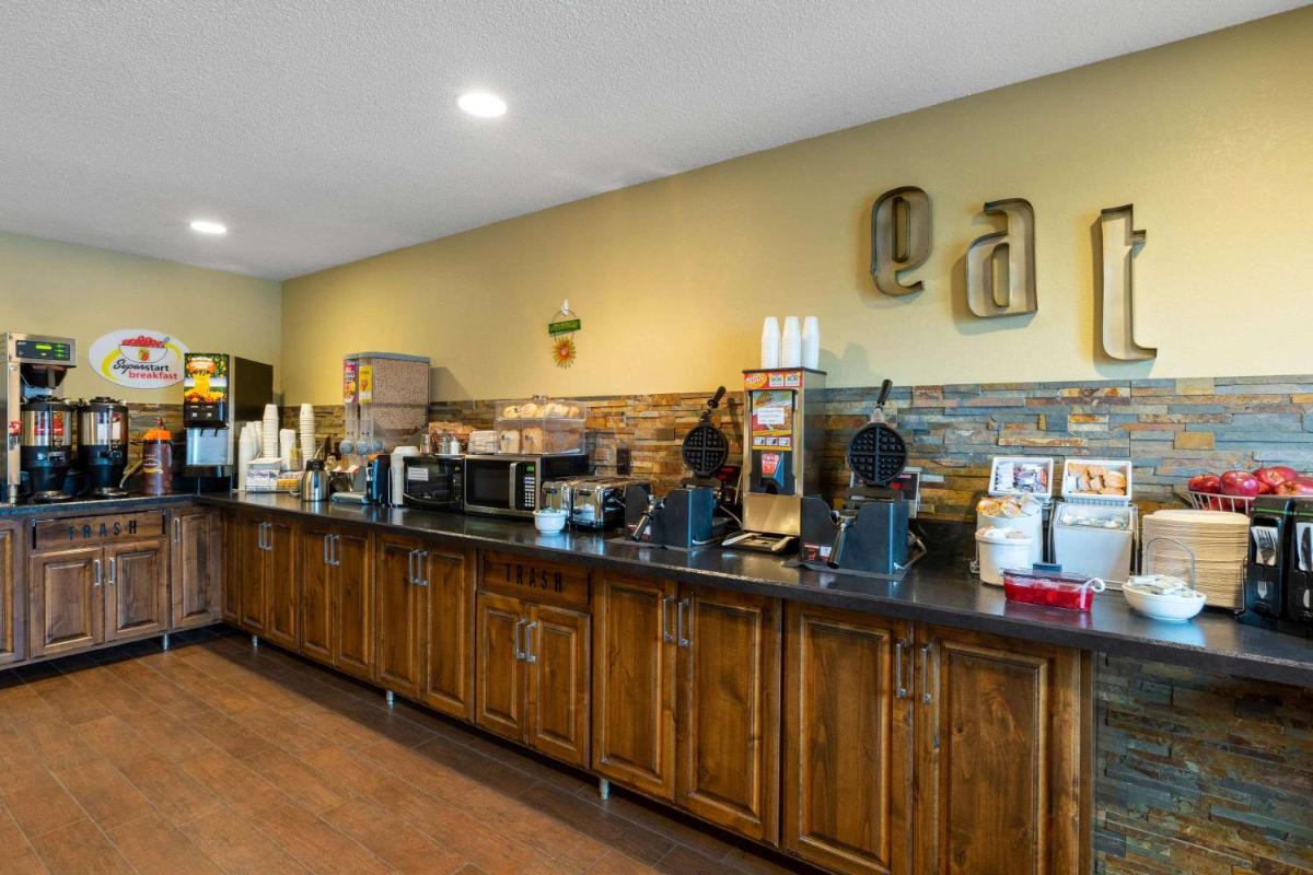 Super 8 by Wyndham Bemidji MN - Housity