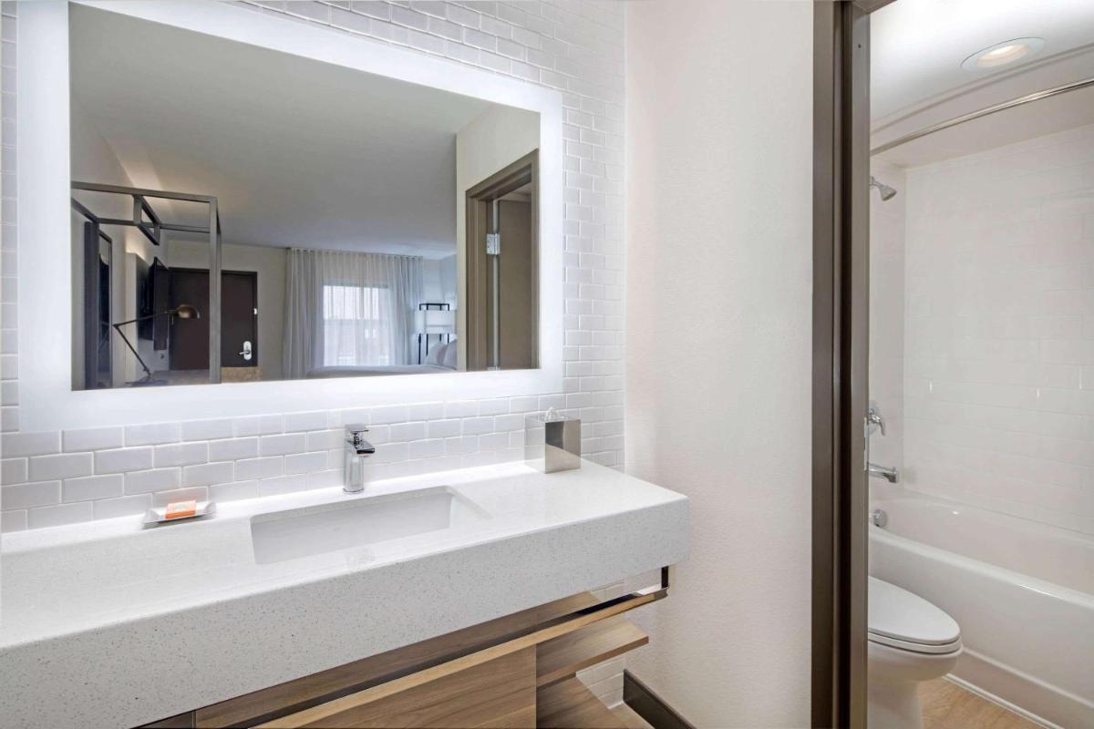 Wyndham Garden Marietta Atlanta North - Hizvo