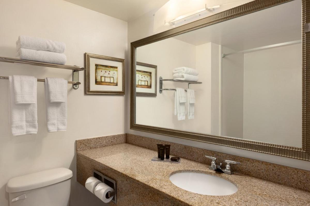Wingate By Wyndham Montgomery - Housity