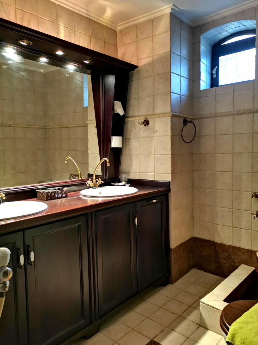 Levantes Mansion - Housity