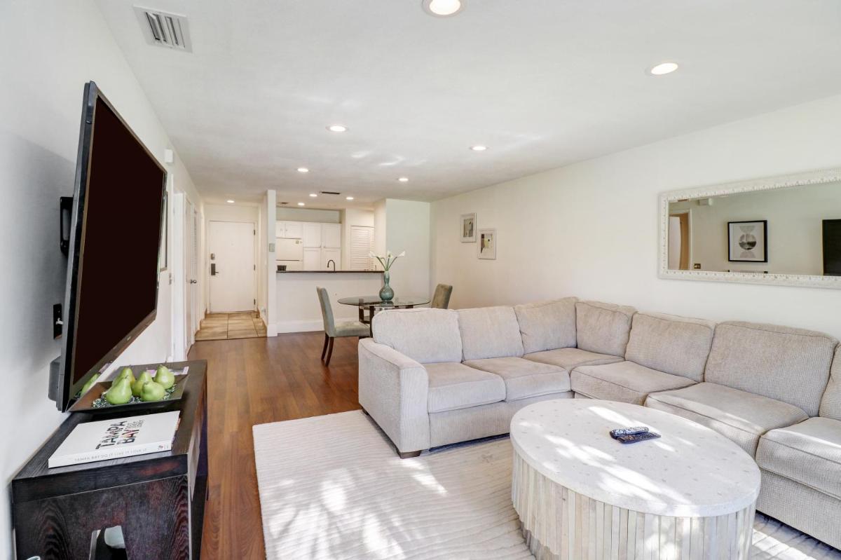 Saddlebrook Golf Course view Condo with Kitchen - Housity