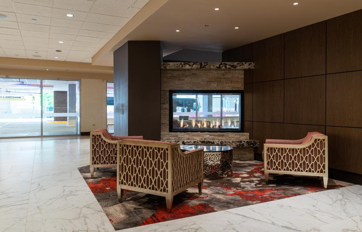 Horseshoe Black Hawk - Housity