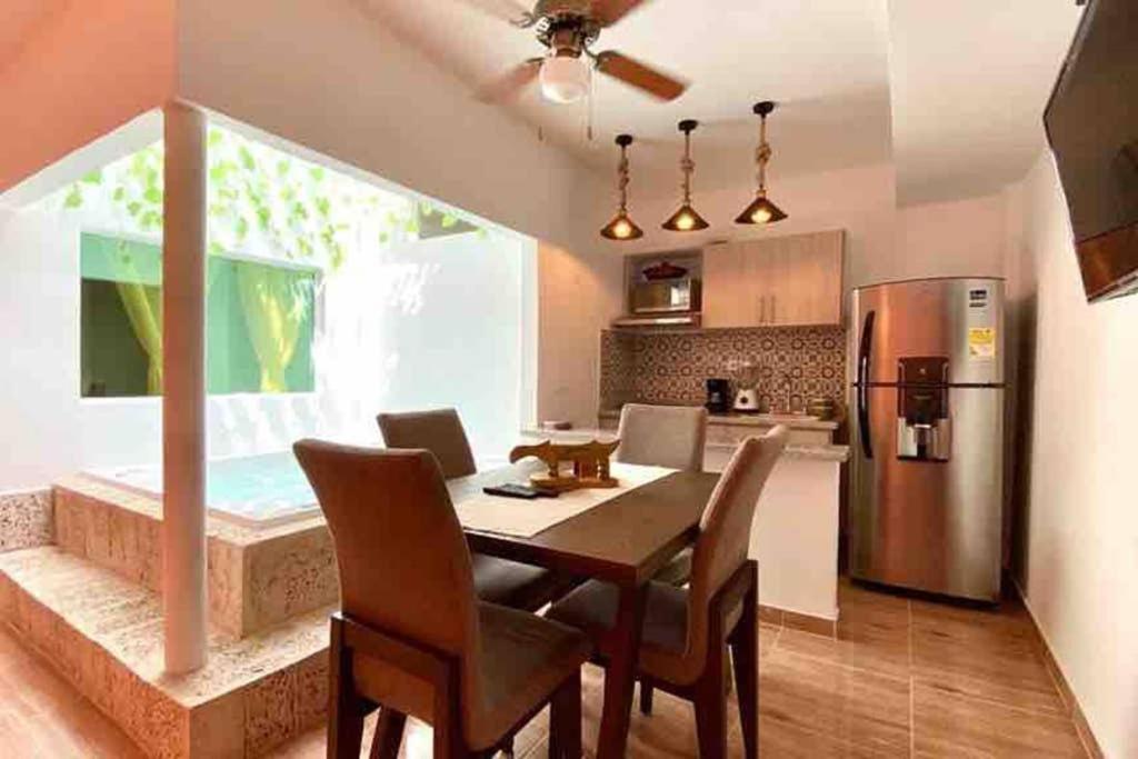 Suitetrails - Beautiful 4 BR House in the Old City with Jacuzzi